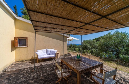 Cala Piccola Apartment | Detached villa by the sea