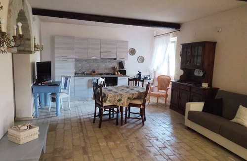 Torrevecchia Teatina House | Dog Friendly Apartment in Villa with Pool and Dog Area