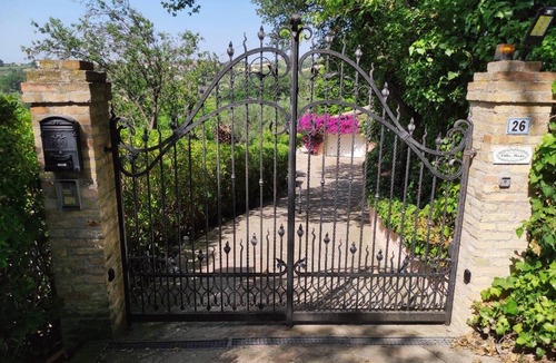 Torrevecchia Teatina House | Dog Friendly Apartment in Villa with Pool and Dog Area