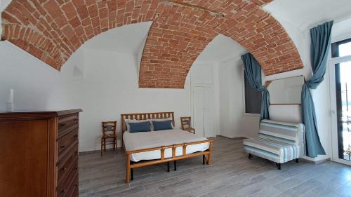 Asti Apartment | Domus Antiche Mura - Vista Torre Rossa, Centro Asti, NO ZTL