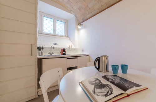 Nomentano Apartment | DOMUS TORLONIA, few steps from Villa Torlonia