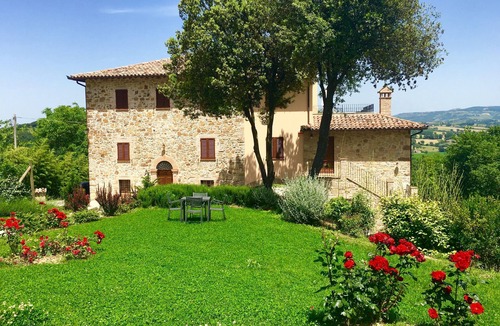 Todi House | Donna Giselda: apartment for 4 people with garden and swimming pool