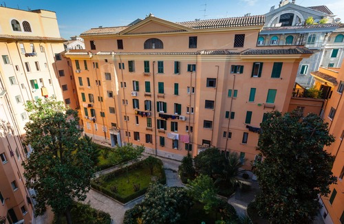 Vatican Apartment | Doria Apt near St. Peter and Metro A, with WI-fi and AC.