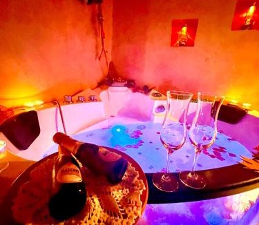 Alessandria Apartment | Dormi nella SPA privata con letto ad acqua, sauna, doccia emozionale e kneipp