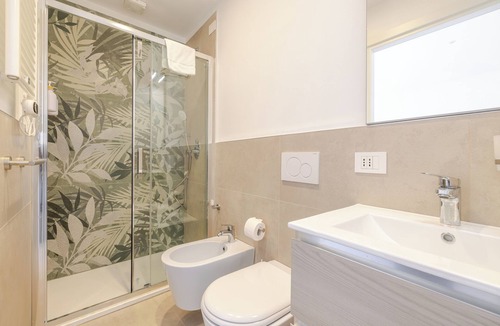 Trezzano sul Naviglio Apartment | Double bed and sofa bed with private bathroom 3-4 people - 20 minutes from Milan