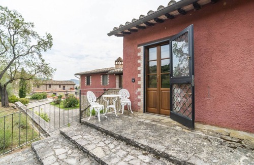 Magione Apartment | Double bedroom Oliveto