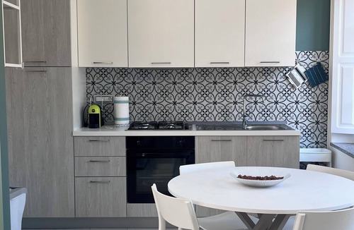 Praia a Mare Apartment | Downtown apartment in period building