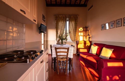 Santa Veneranda Apartment | Drei-Zimmer-Panorama-Wohnung mit Terrasse und Sommerpool by Interhome