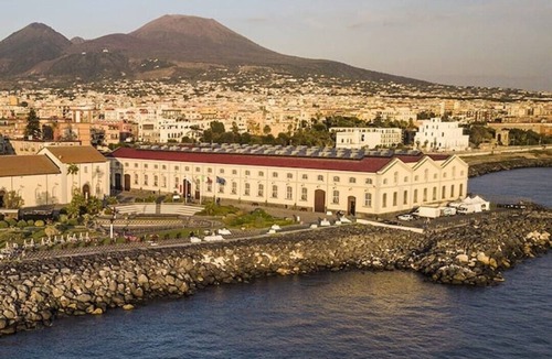 Portici Apartment | Duplex with a view of Vesuvius