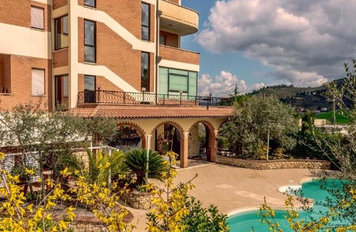 Corciano Hotel | El Patio Hotel