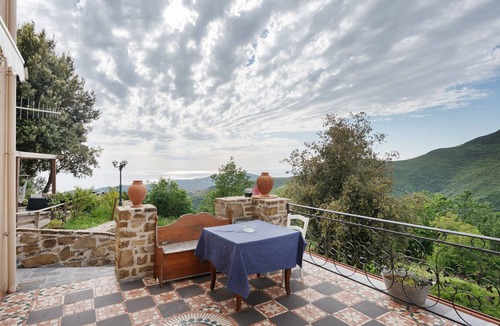Serramezzana Apartment | 'Elea' Room with Sea View, Wi-Fi and Air Conditioning