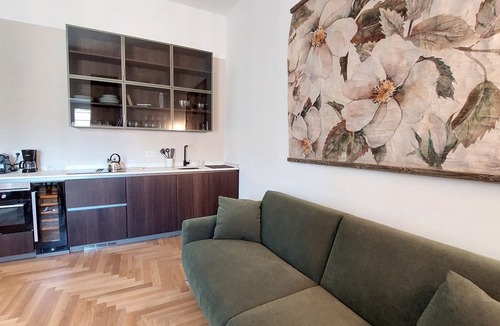 Roman Ghetto Apartment | Elegance, Wine & View
