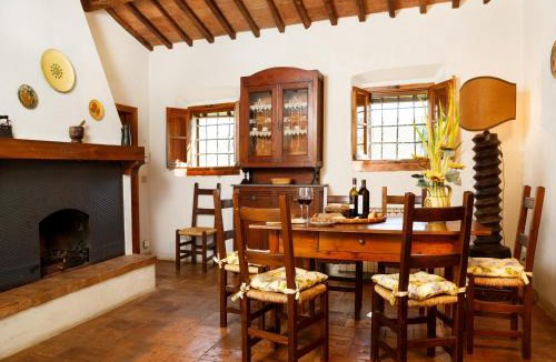 Riccio House | Elegant 2-Bedroom Holiday Home in Tuscan