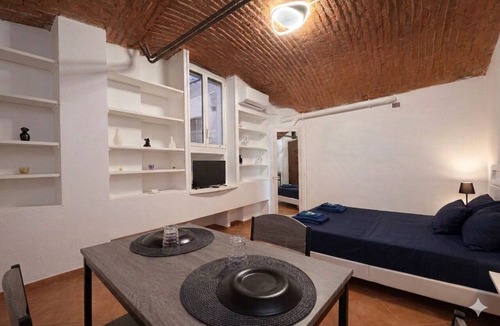 Zona Risorgimento Apartment | Elegant 5-day loft, Milan Dateo, tricolor