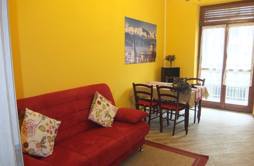 Vanchiglietta Apartment | Elegant apartment along the river Po