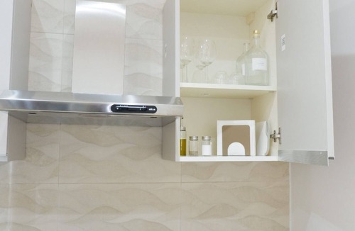 Rione Sanita House | Elegant apartment with 2 suites, private bathrooms and shared kitchen