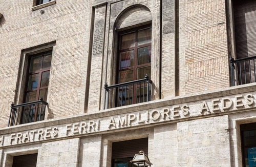 Rione II Trevi Apartment | Elegant apartment with king-size bed close to Trevi Fountain