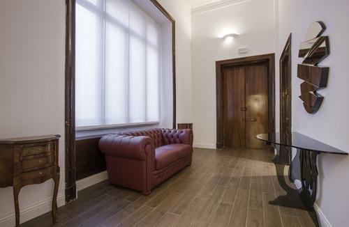 Rione II Trevi Apartment | Elegant apartment with king-size bed close to Trevi Fountain