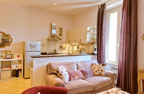 Marsala Apartment | Elegant Apartment with Small Terrace in San Lorenzo