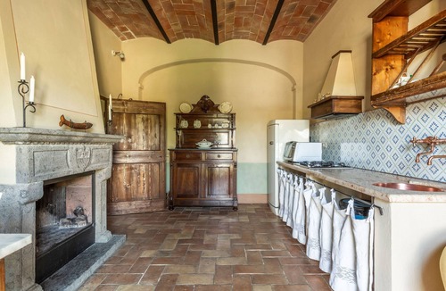Gallina Villa | Elegant farmhouse, with private pool, table tennis & ping pong in Val D'orcia,