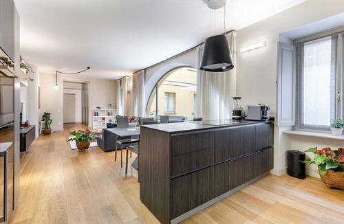 Historic Centre Apartment | Elegant & Quiet 200 sqm | Terrace | Private Jacuzzi | City center