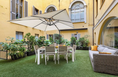 Historic Centre Apartment | Elegant & Quiet 200 sqm | Terrace | Private Jacuzzi | City center