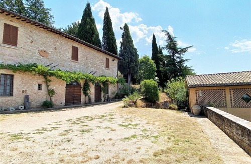 Assisi Villa | Elegant Retreat in Umbria
