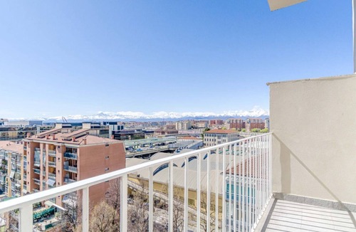 Lingotto Apartment | Elegant studio apartment in a very convenient location, right in front of the metro station: in just 6 minutes you'll be downtown, and even faster to the lively San Salvario neighborhood. The apartment is just steps from the Po River Park, the Lingotto e