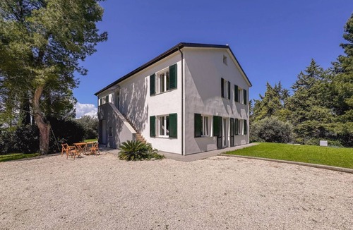 Potenza Picena Villa | Elegant Villa with Garden - Perfect for Groups