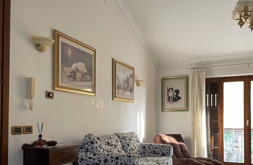 Fondi Apartment | Elegante Appartamento Immerso nel Verde in una Splendida Zona, Comodissima