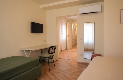 Foligno Bed & Breakfast | Elegante Camera Panoramica in Centro a Foligno, Vicino a Stazione e Caserma