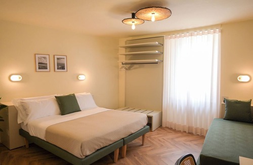 Foligno Bed & Breakfast | Elegante Camera Panoramica in Centro a Foligno, Vicino a Stazione e Caserma
