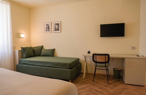 Foligno Bed & Breakfast | Elegante Camera Panoramica in Centro a Foligno, Vicino a Stazione e Caserma