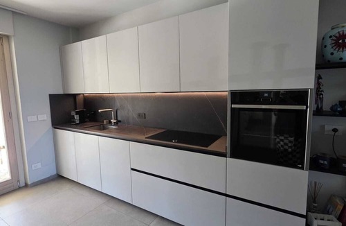 Lido di Fermo Apartment | Elegantly renovated beachfront apartment with a courtyard and parking space