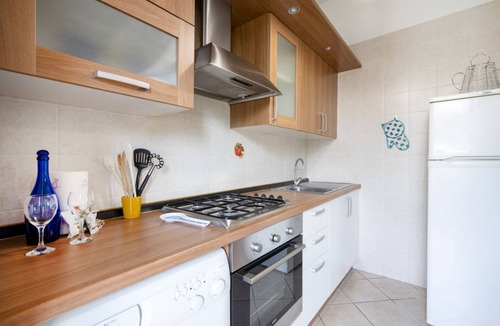Palese Apartment | Elisa - Beach House with 3 Bedrooms and Private Garden