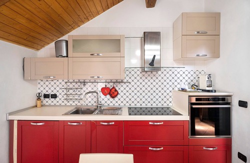 Salerno House | Ely House Holiday Home with Mountain View, Wi-Fi and Air Conditioning