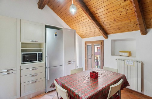 Salerno House | Ely House Holiday Home with Mountain View, Wi-Fi and Air Conditioning