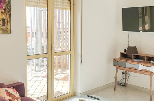 Pizzo Apartment | Enjoy a wonderful sea view in this vacation apartment with community pool.