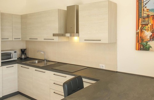 Pizzo Apartment | Enjoy a wonderful sea view in this vacation apartment with community pool.