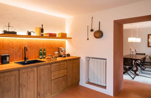 Fratta Villa | Entire villa with view of the Umbrian countryside