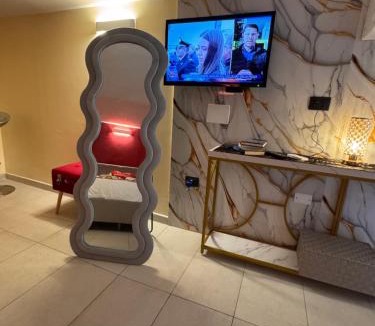 Pozzuoli Apartment | Ermes Deluxe Apartament
