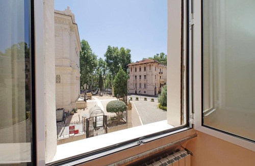 Rione XI Sant'Angelo Apartment | Exclusive Historic Ghetto Flatinrome