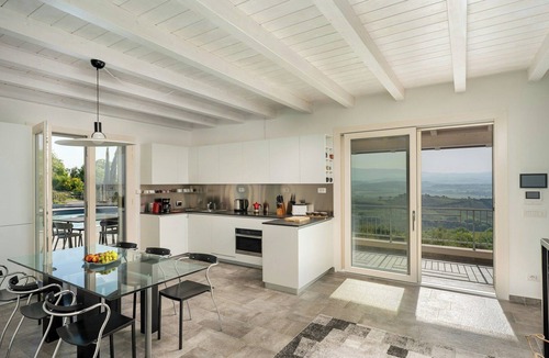 Campagnatico House | Exclusive villa with panoramic pool and gym