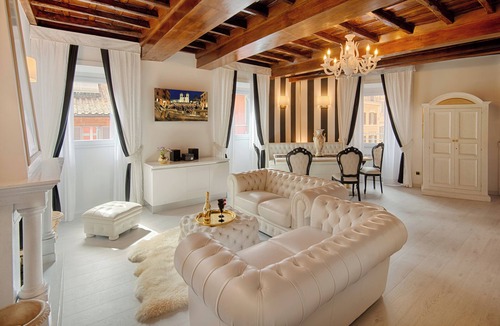 Rione III Colonna Apartment | Extra luxury in the heart of the historic center of Rome
