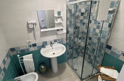 Rione Alto Bed & Breakfast | F.ROOMS NAPOLI VIA SEMENTINI