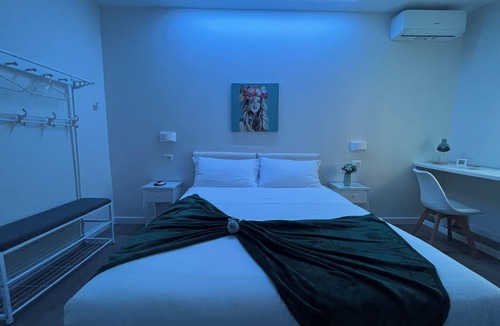 Rione Alto Bed & Breakfast | F.ROOMS NAPOLI VIA SEMENTINI