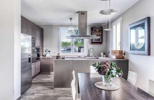 Malalbergo House | F Tale Country House: a villa surrounded by greenery