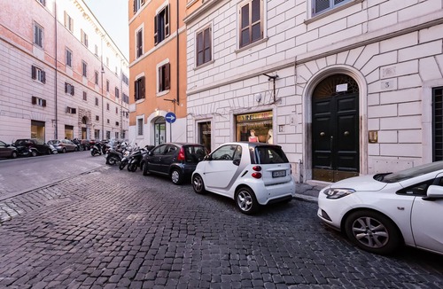Rione IV Campo Marzio Apartment | Fabulous Pantheon Apartment