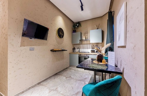 Naples Apartment | Falco Jacuzzi Home - Whirlpool bath in room - Naples