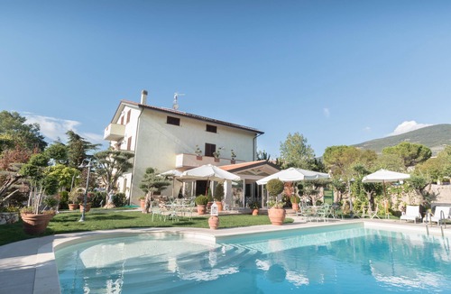 Rivotorto Apartment | Family apartment with swimming pool and spa in Assisi